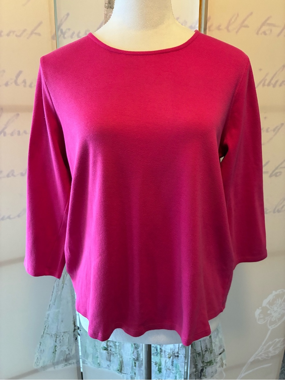 Chico's Bright Fuchsia 3/4 Sleeve Crewneck Top. Round Neck